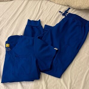 Super comfortable wonder wink scrub set